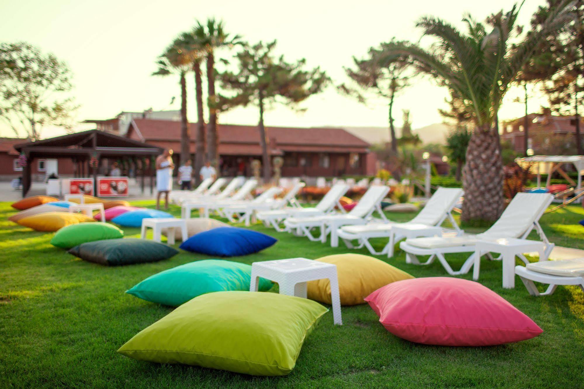 Palm Beach Hotel Kucukkuyu Buitenkant foto